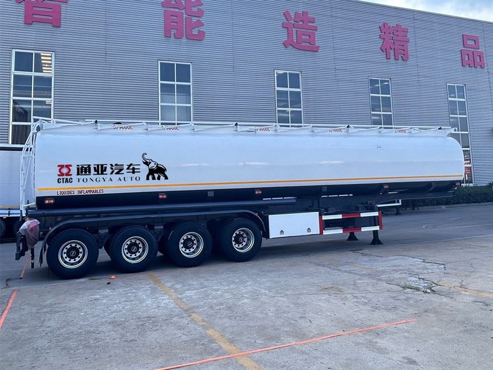 4 ejes de combustible de combustible semi en venta