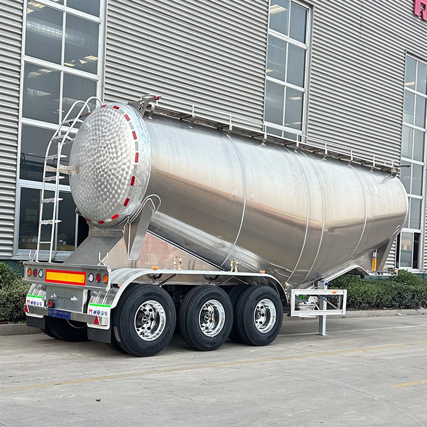 Remolque cisterna de cemento a granel de aluminio