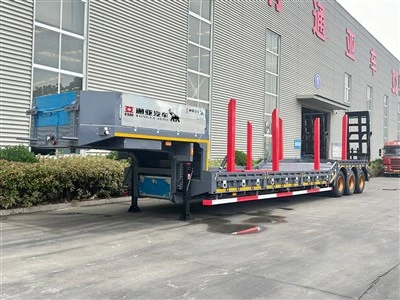 Semirremolque de plataforma baja con certificación OTTC con escalera mecánica